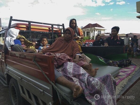 В Индонезии произошло мощное землетрясение: погибших уже почти 100 человек. Опубликованы фото и видео