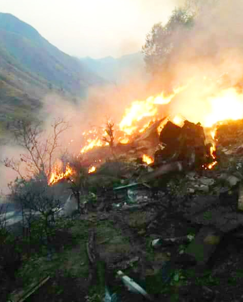 З'явилося перше фото з місця краху літака, що розбився в Пакистані