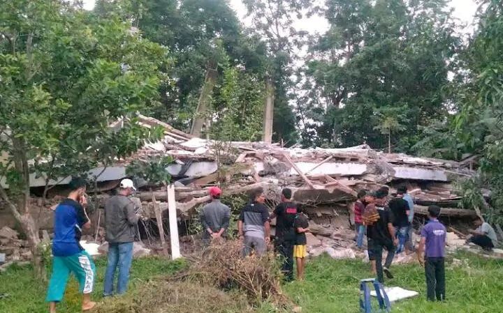 В Індонезії стався потужний землетрус: загиблих вже майже 100 осіб. Опубліковані фото і відео