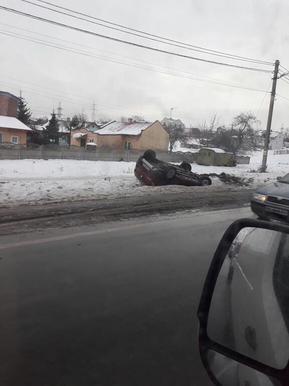 День масових аварій: опубліковані фото наслідків серії ДТП у Львові