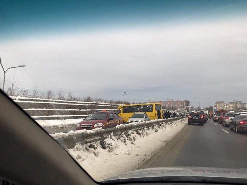 День масових аварій: опубліковані фото наслідків серії ДТП у Львові