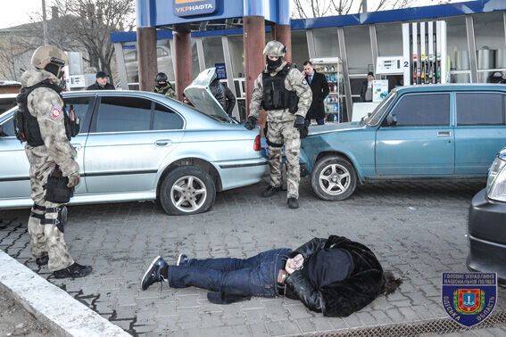 Погоня со стрельбой: одесские полицейские задержали вооруженных преступников