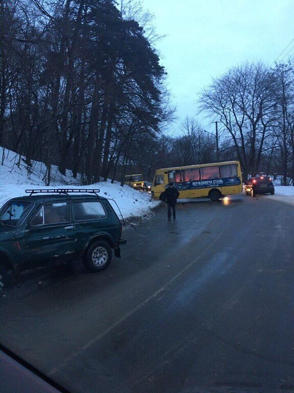 День масових аварій: опубліковані фото наслідків серії ДТП у Львові