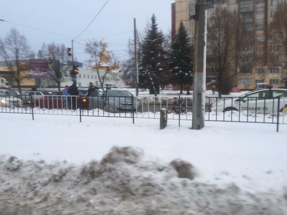 День массовых аварий: опубликованы фото последствий серии ДТП во Львове