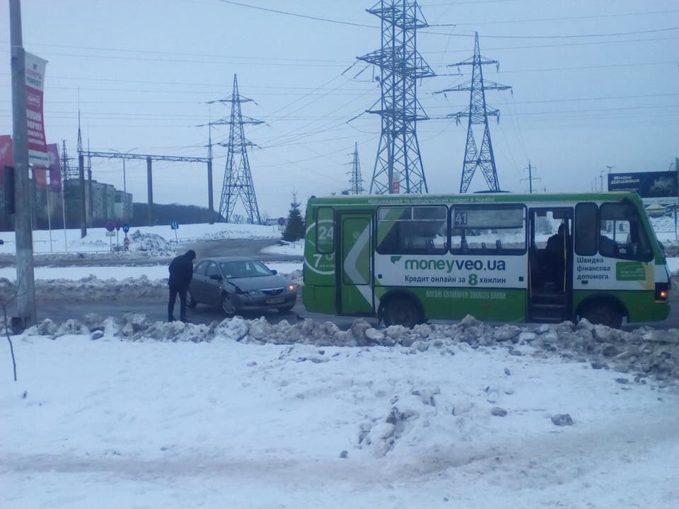 День масових аварій: опубліковані фото наслідків серії ДТП у Львові