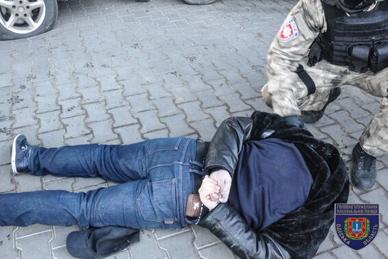 Погоня зі стріляниною: одеські поліцейські затримали озброєних злочинців