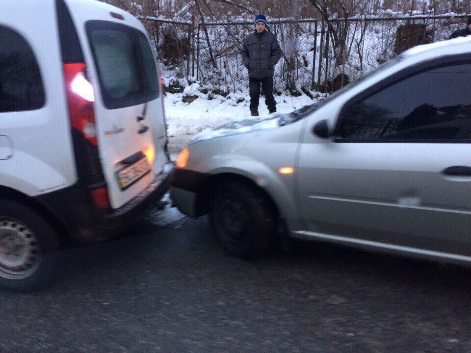 День масових аварій: опубліковані фото наслідків серії ДТП у Львові