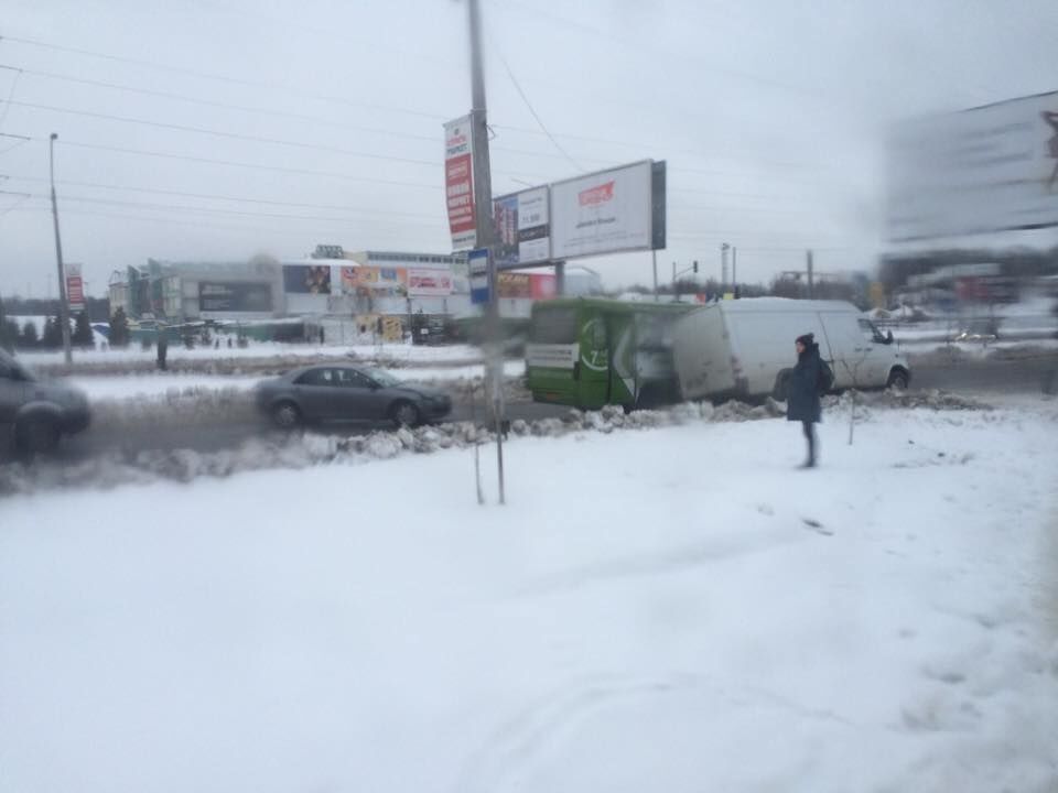 День масових аварій: опубліковані фото наслідків серії ДТП у Львові