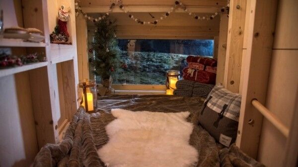 Land Rover представил двухместный жилой домик для Санта-Клауса