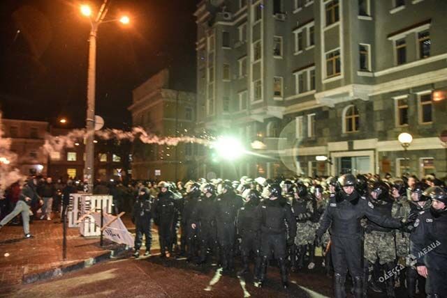 Футбольные беспорядки в Одессе: появилось драматичное видео