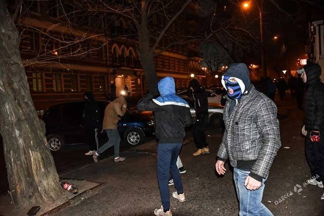 Футбольные беспорядки в Одессе: появилось драматичное видео