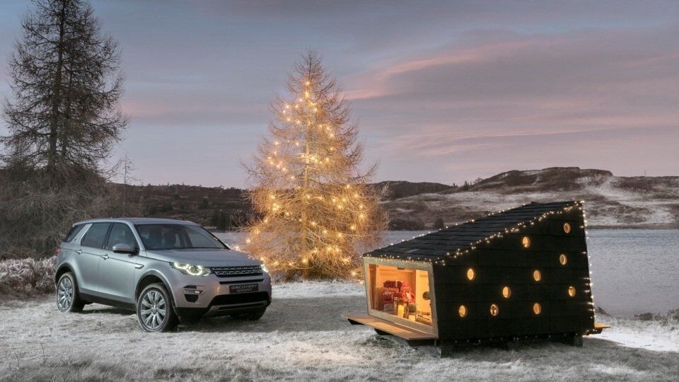 Land Rover представил двухместный жилой домик для Санта-Клауса