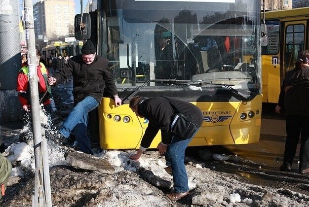 В Киеве в пробке застряли 30 троллейбусов