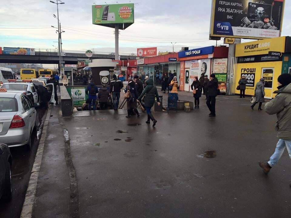 У Києві голова РДА похвалився зникненням торгашів біля метро