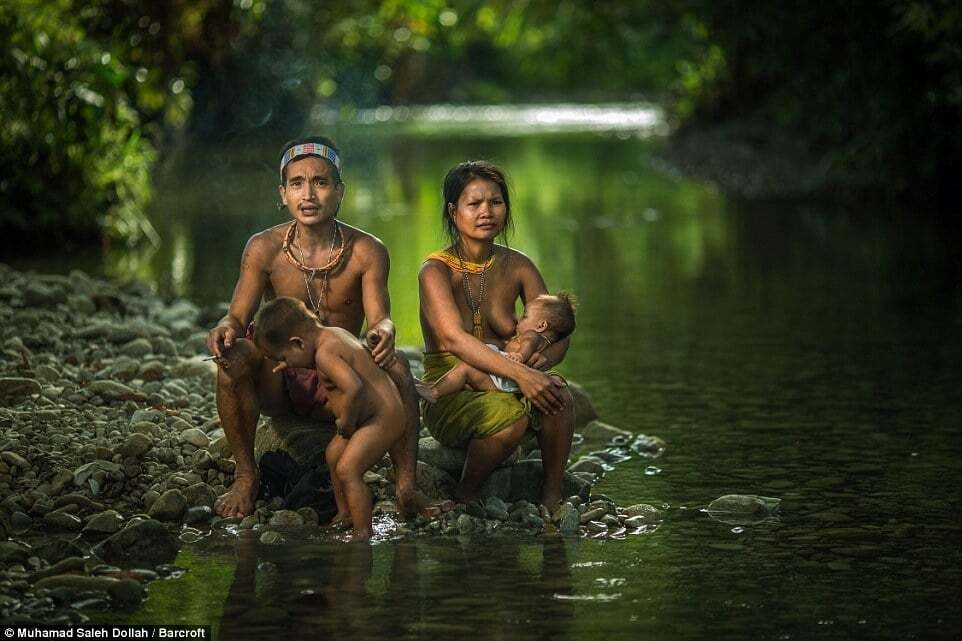 Особливі тату й черепи мертвих: як живе в 21 столітті корінний народ Індонезії