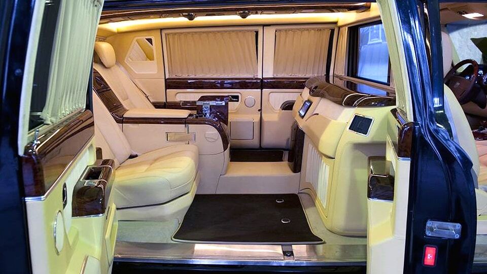 Путин "забраковал": президентский лимузин решили продать за $1,2 млн. Фоторепортаж