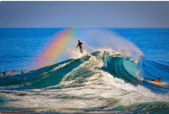 Фотограф Джим Грант запечатлел радугу на волнах: потрясающие фото с пляжа