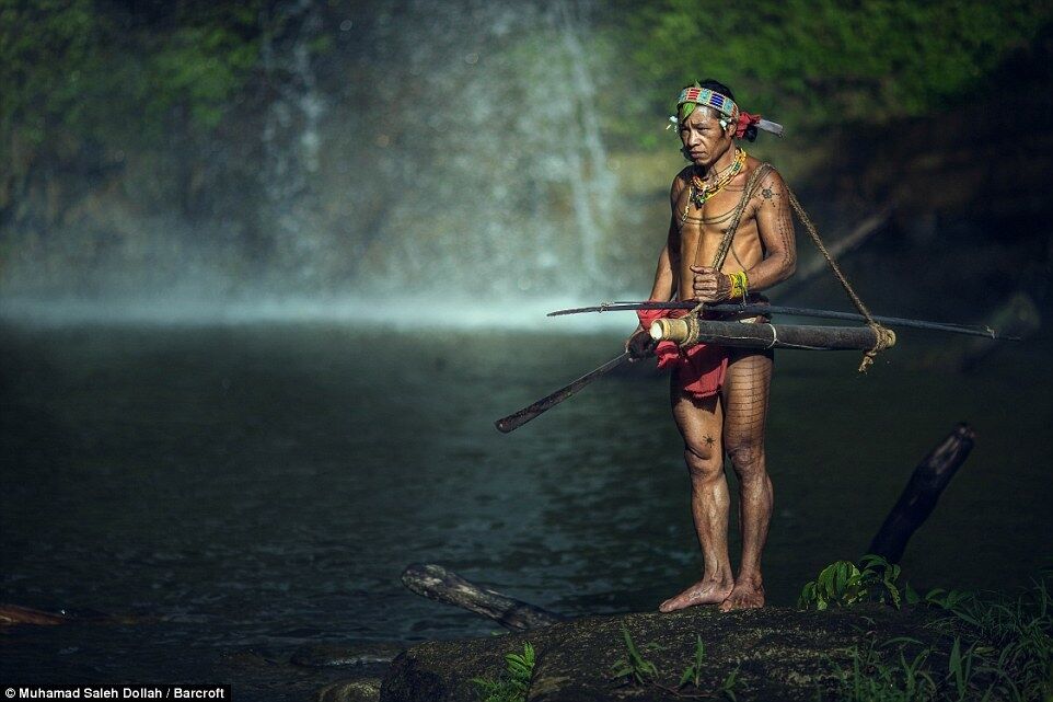 Особые тату и черепа мертвых: как живет в 21 веке коренной народ Индонезии