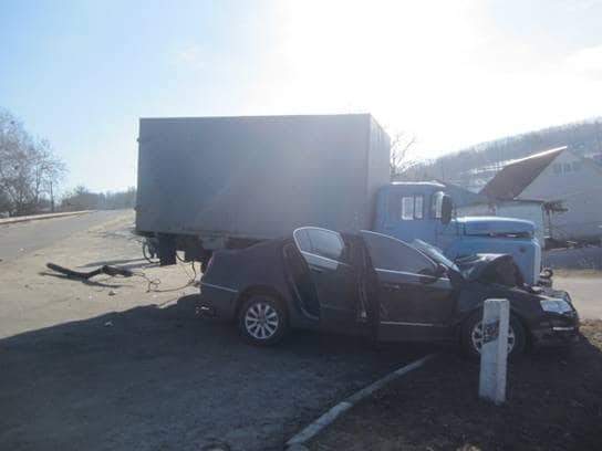 ДТП на Киевщине: автомобиль врезался в грузовик