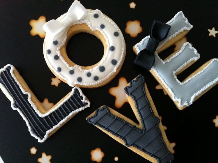 День Святого Валентина: топ-10 способов романтично украсить стол к празднику