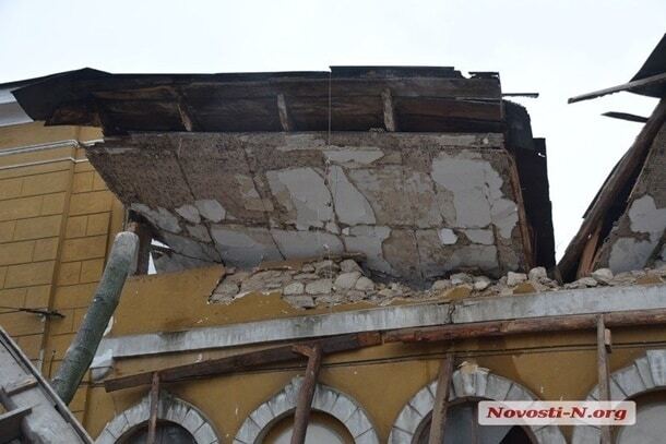 В центре Николаева рухнула школа: опубликованы фото