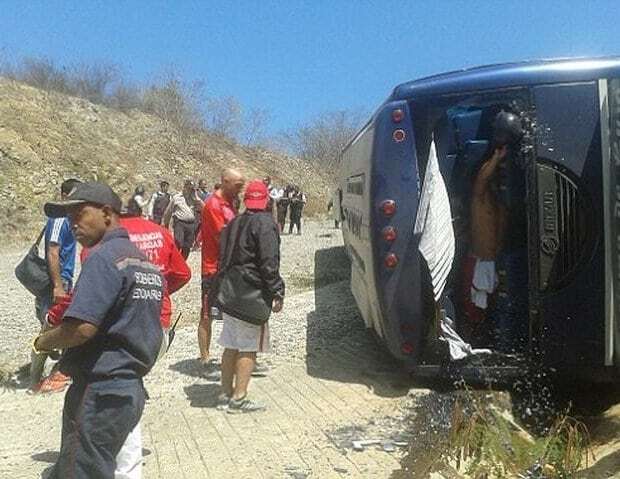Автобус із футболістами відомої команди потрапив у жахливу ДТП: є постраждалі