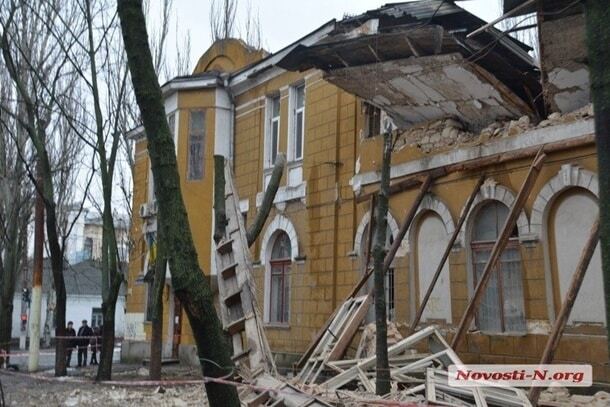 В центре Николаева рухнула школа: опубликованы фото