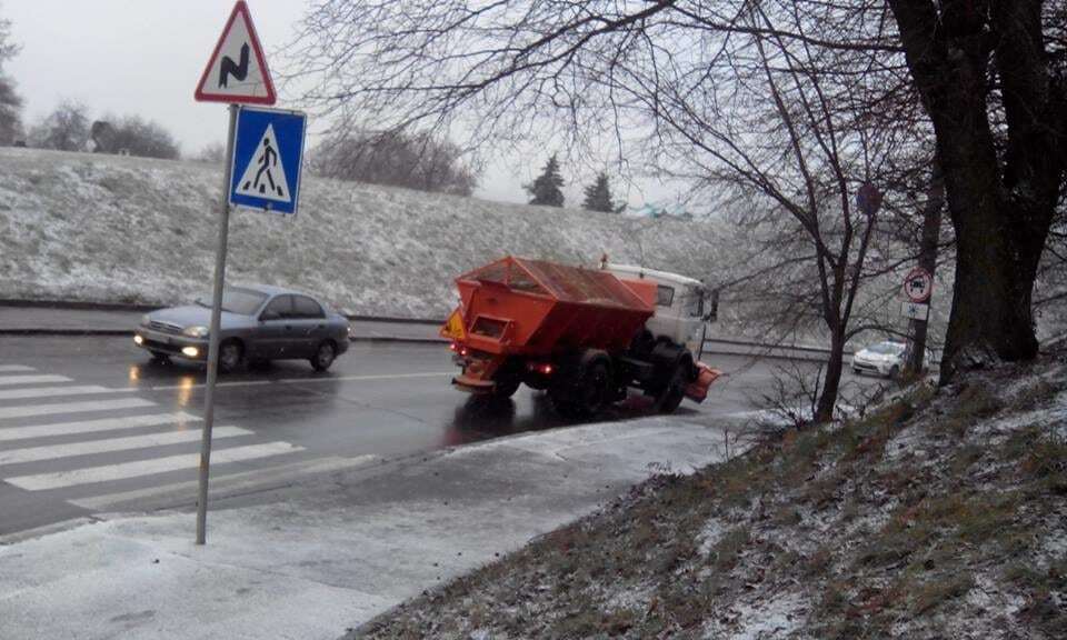 Капризная погода: в Киев вернулась зима со снегом