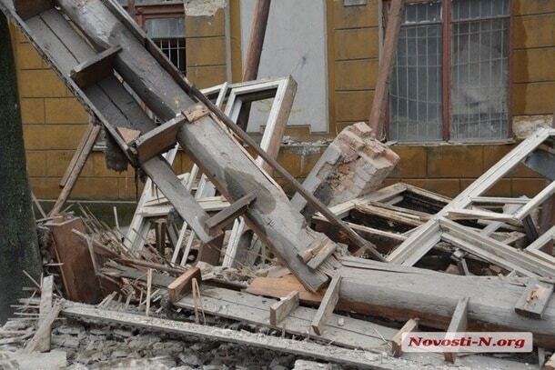 У центрі Миколаєва впала школа: опубліковані фото