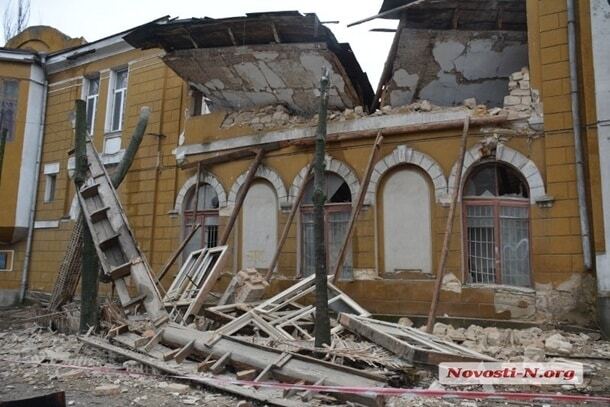 У центрі Миколаєва впала школа: опубліковані фото
