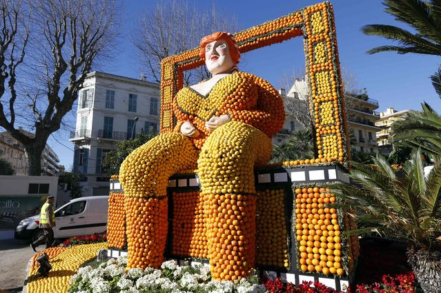 Цитрусовая феерия: во Франции создали гигантские статуи из фруктов