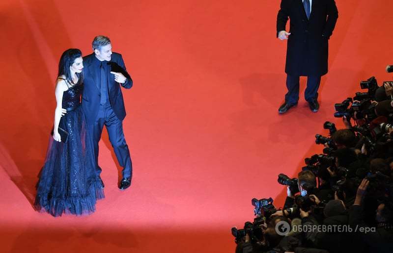 Берлинале-2016: жена Клуни восхитила роскошным нарядом