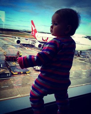 Малышка путешествует с родителями по всему миру с 10-недельного возраста: опубликованы фото