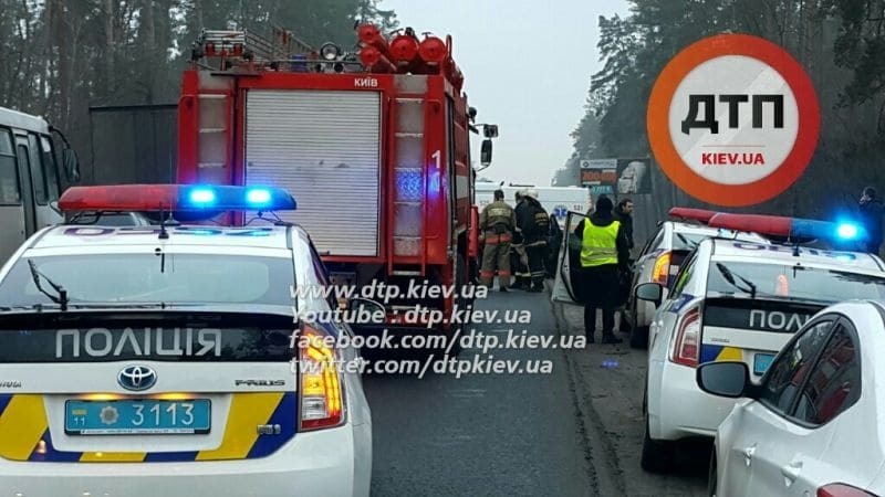 На Варшавской трассе произошло жуткое лобовое ДТП: фото и видео с места аварии