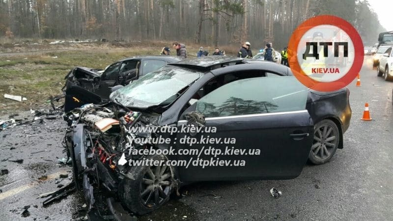 На Варшавской трассе произошло жуткое лобовое ДТП: фото и видео с места аварии