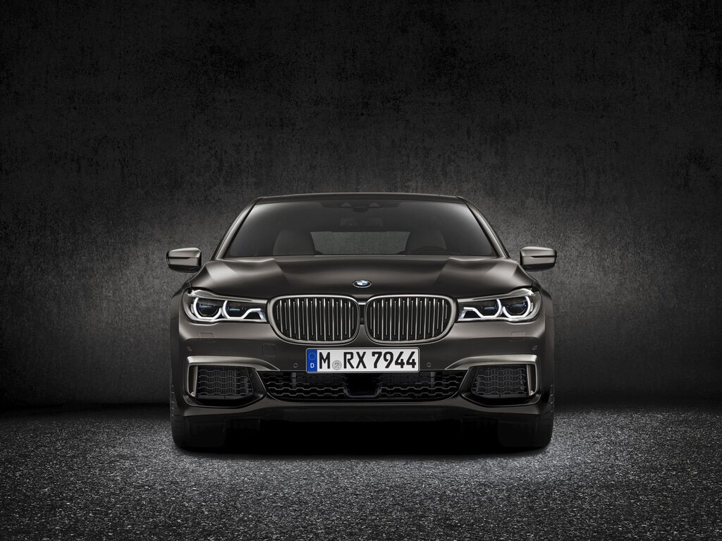 BMW рассекретила свой новый супер-седан: опубликованы фото