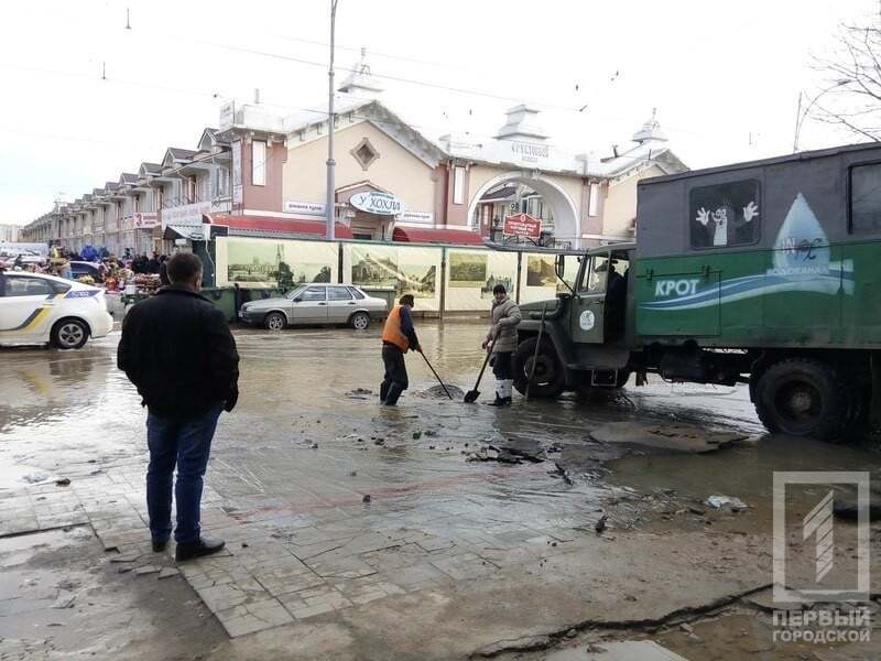 Все на плаву: в Одессе из-за аварии затопило улицы. Опубликованы фото