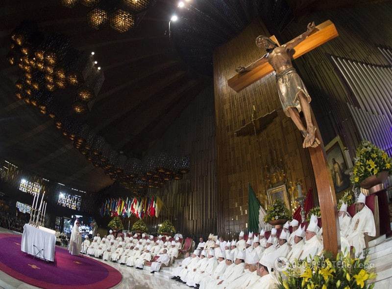 Папа Римский отслужил мессу в Мехико для тысяч верующих: опубликованы фото