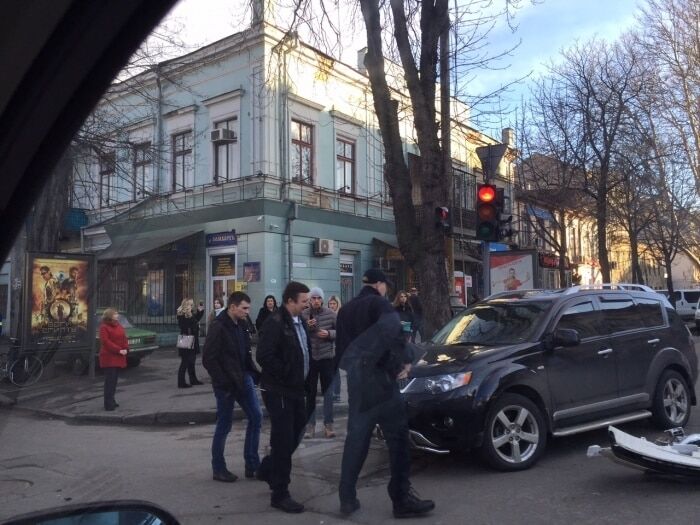 В Одессе полицейские "влетели" в машину с ребенком: фотофакт