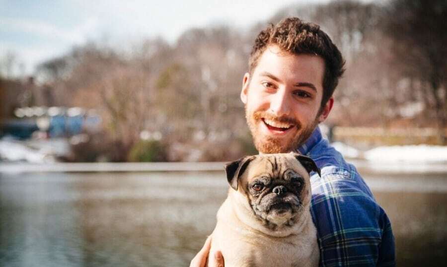 Любовь зла, полюбишь и ... пса. Трогательная фотосессия с мопсом