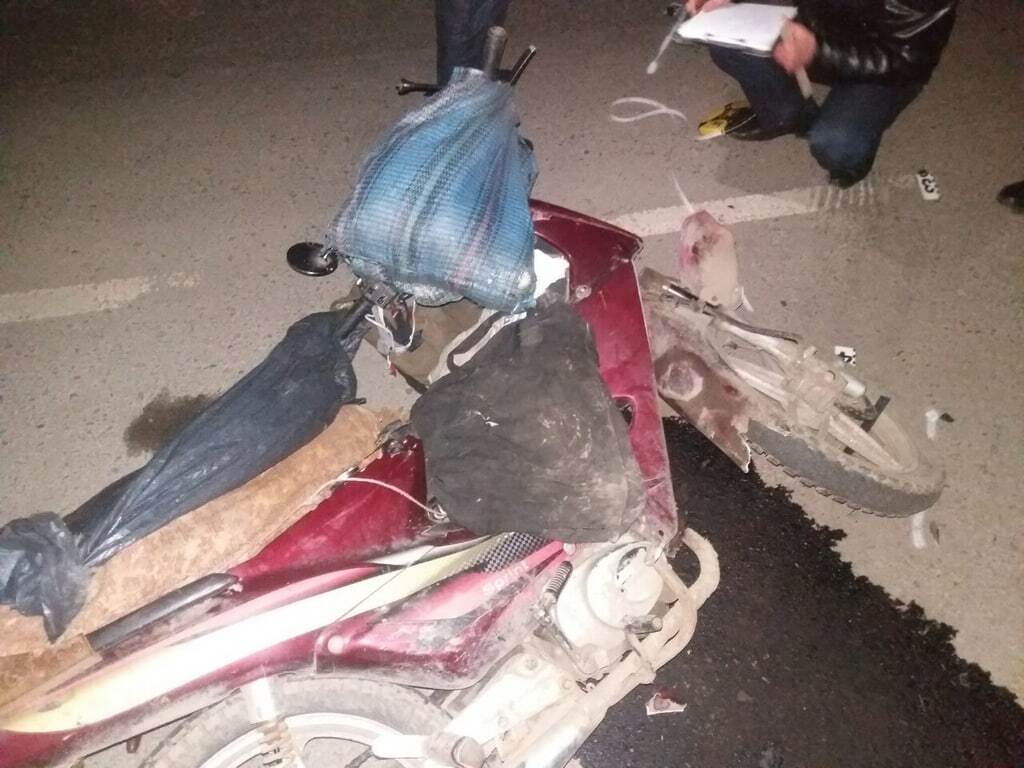 В Мукачево патрульные сбили мужчину на скутере: опубликованы фото