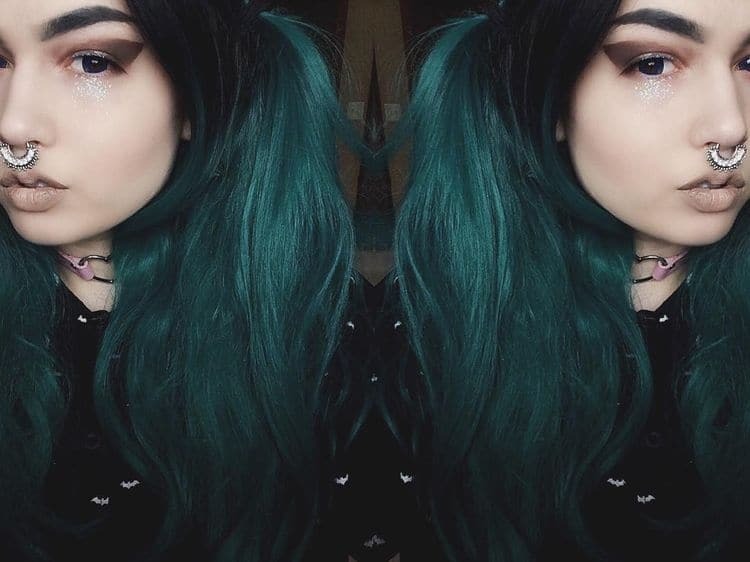 "Блестящие слезы": новый тренд покорил модниц всего мира