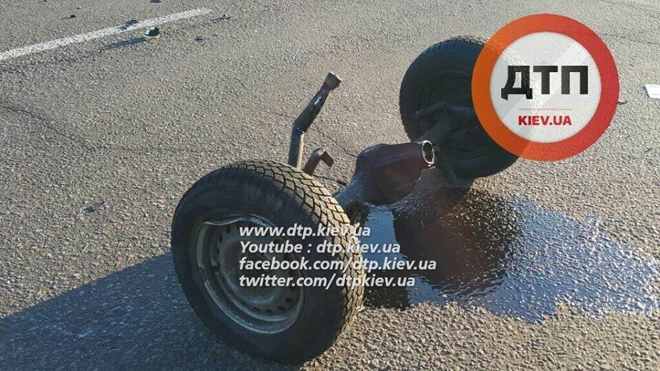 У Києві на Окружній зіткнулися два автомобілі: є жертви