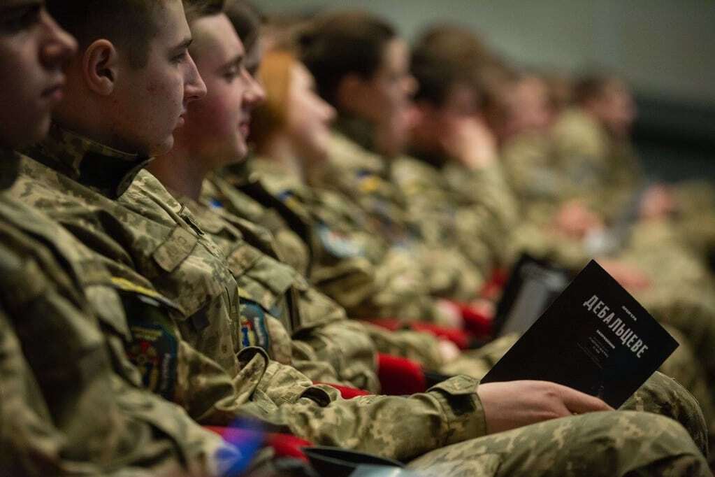 Дебальцевська операція назавжди увійде в підручники з історії - Порошенко