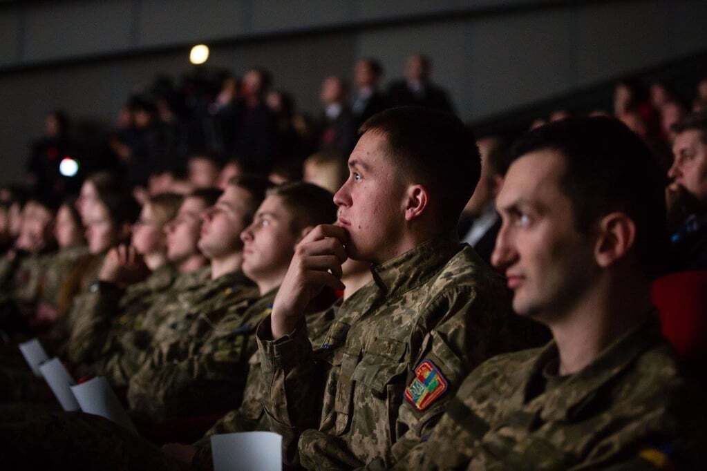 Дебальцевская операция навсегда войдет в учебники по истории - Порошенко