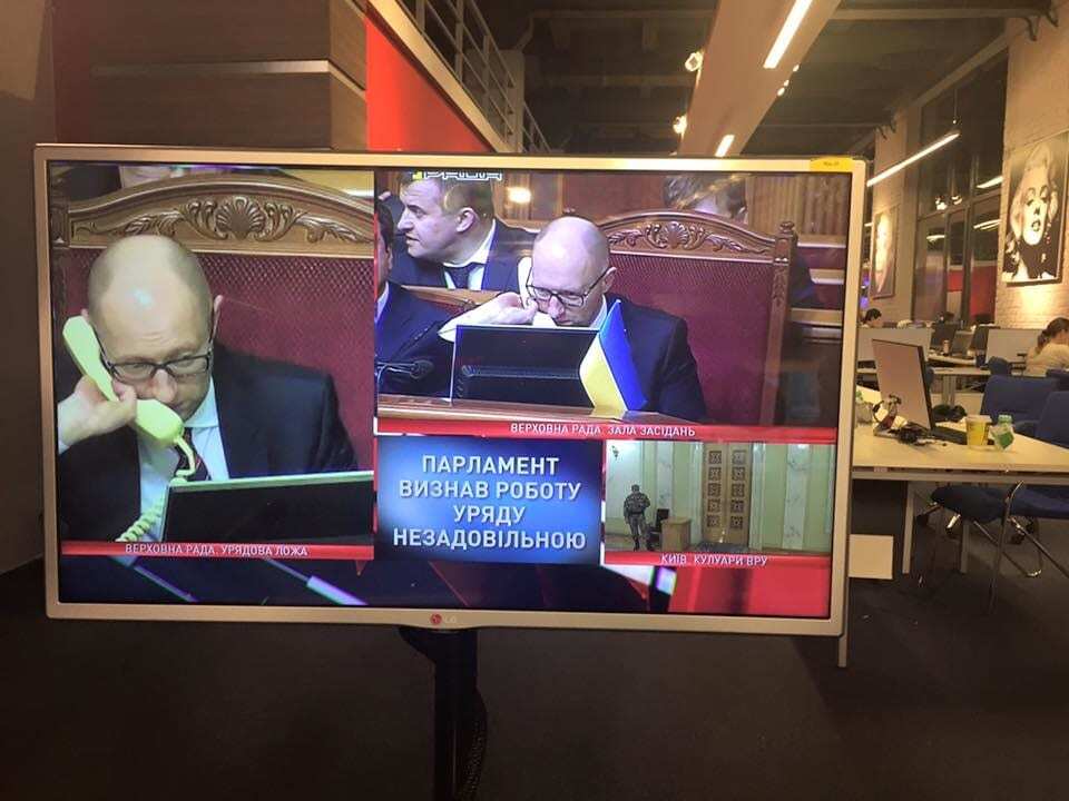 Соцсети показали, как Яценюк Украиной "рулит": фотофакт