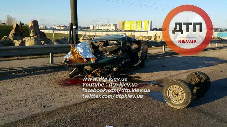 В Киеве на Окружной столкнулись два автомобиля: есть жертвы