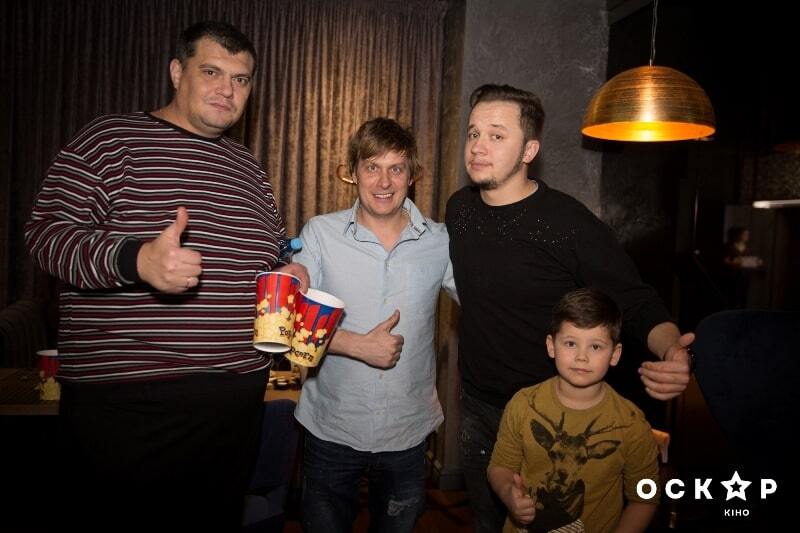 Скрипка, Егорова и Притула привели детей на премьеру мультика о Робинзоне