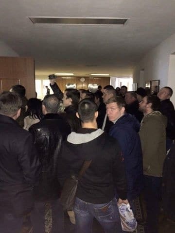Полиция разогнала "титушек" и освободила мэра Днепропетровска