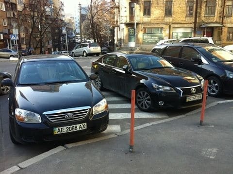 В соцсети показали "любимый район" автохамов в Киеве: опубликованы фото